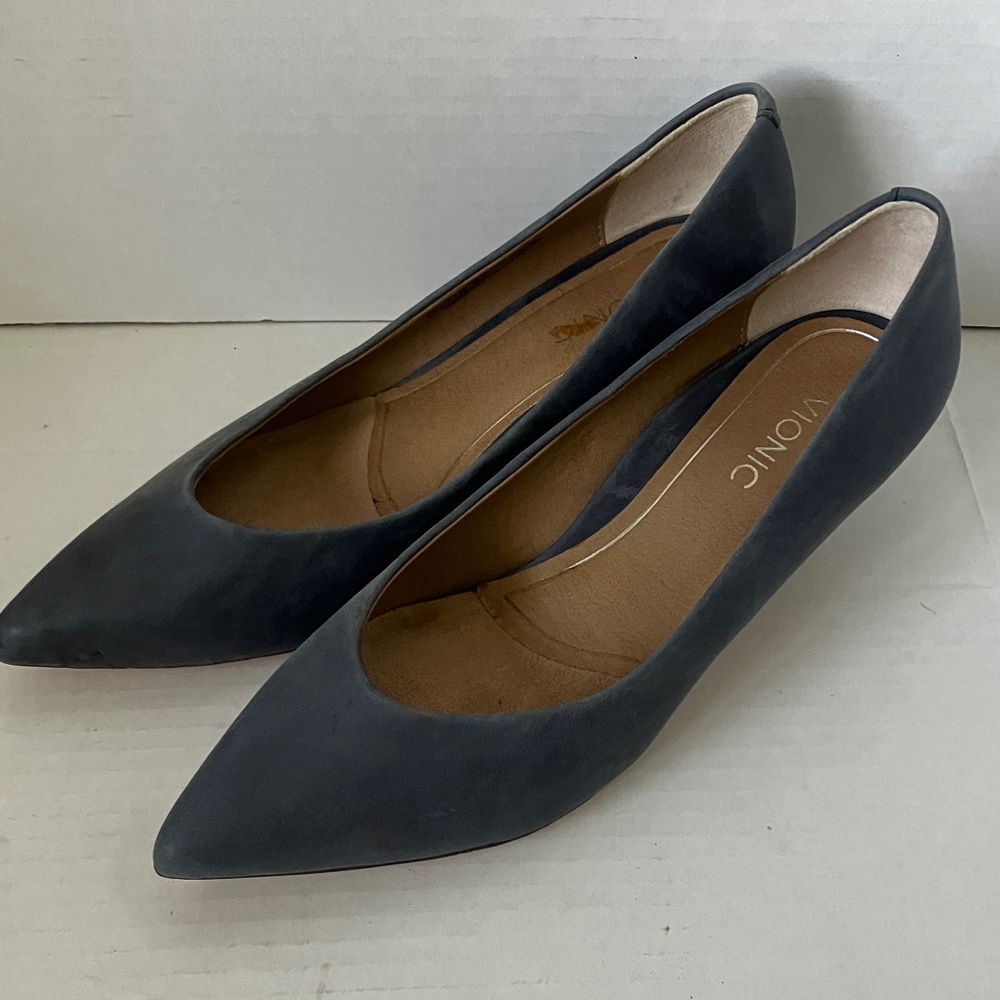 Vionic Women's Navy Heels